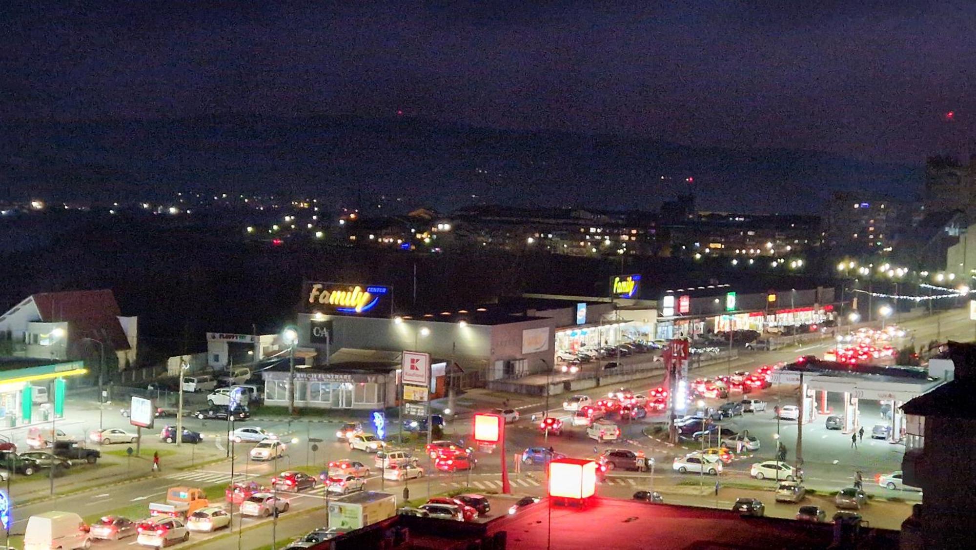 Central Modern View Ap Ramnicu Valcea Bagian luar foto